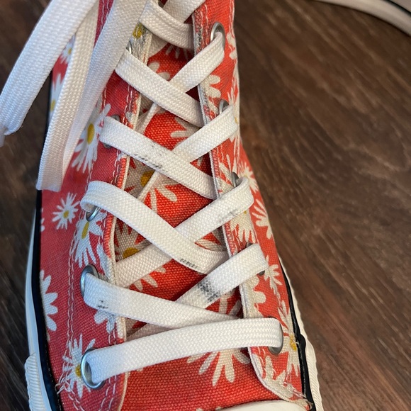 Daisy Converse Chuck Taylor Platform High Tops - Picture 6 of 14